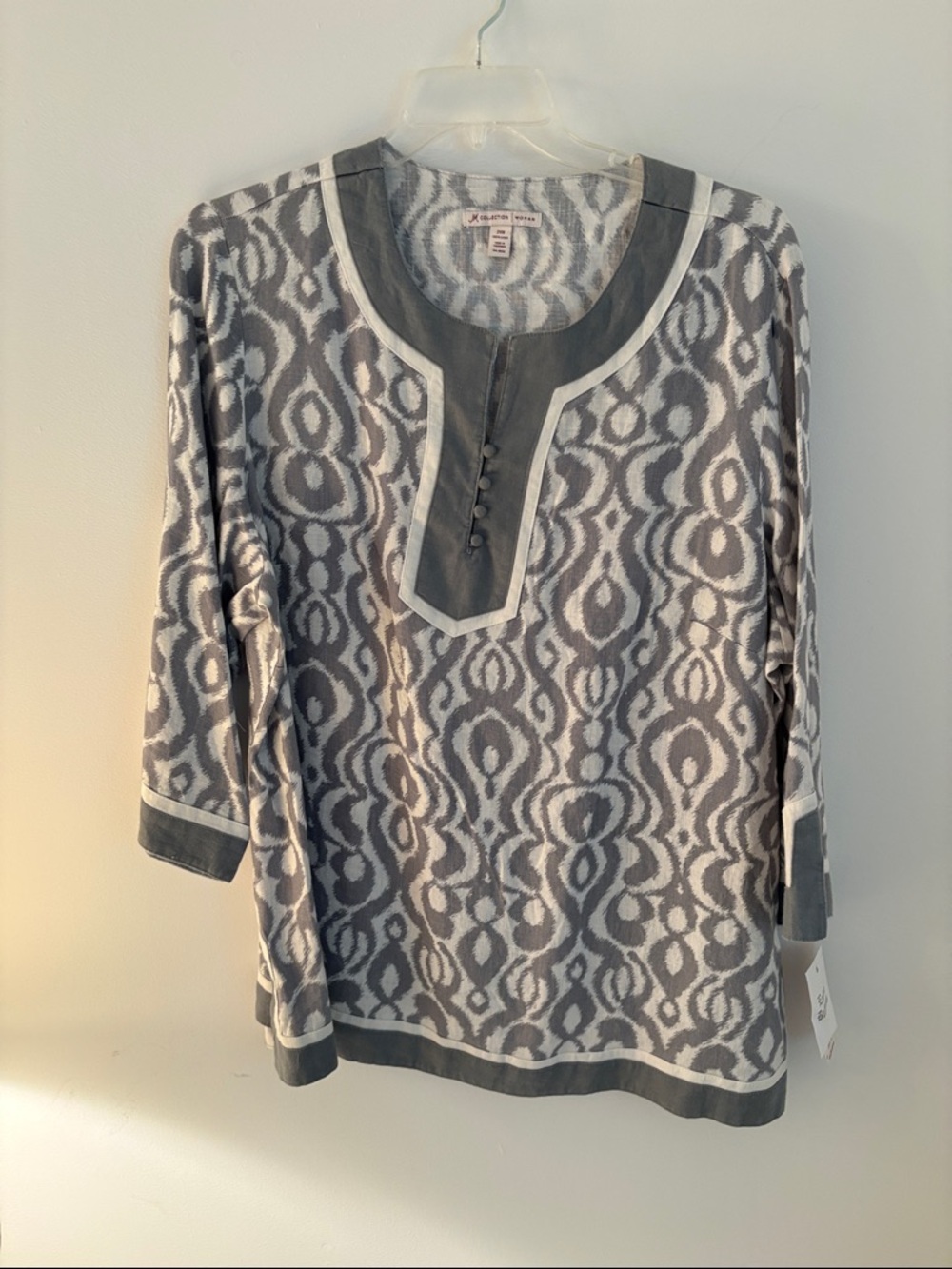 JM Collection Gray and White Patterned Tunic Blouse